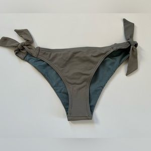 NWT Roxy seas the day mid rise bikini bottom M Trooper